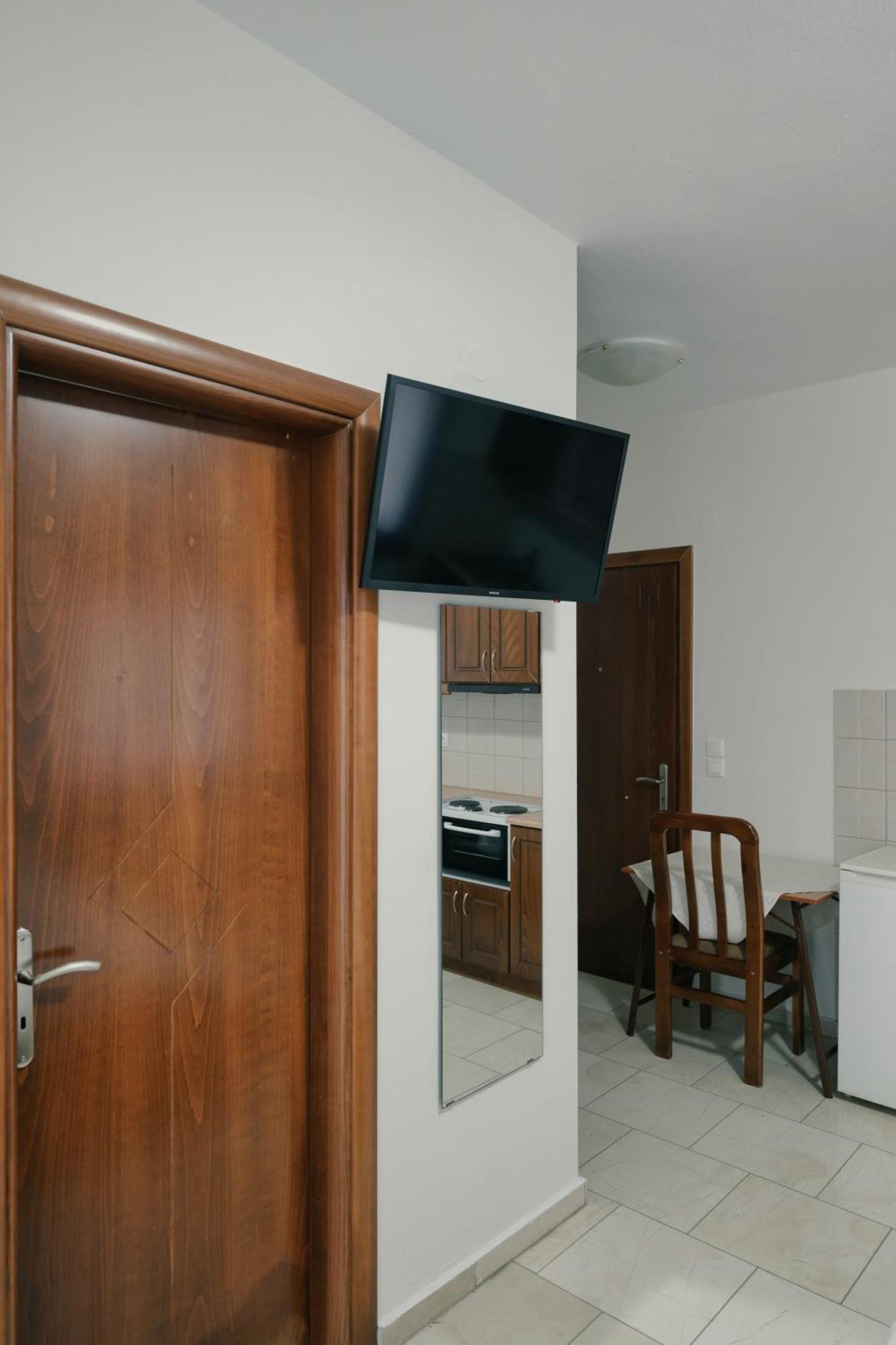 O Fotis Studios & Apartments Ioannina Exterior foto