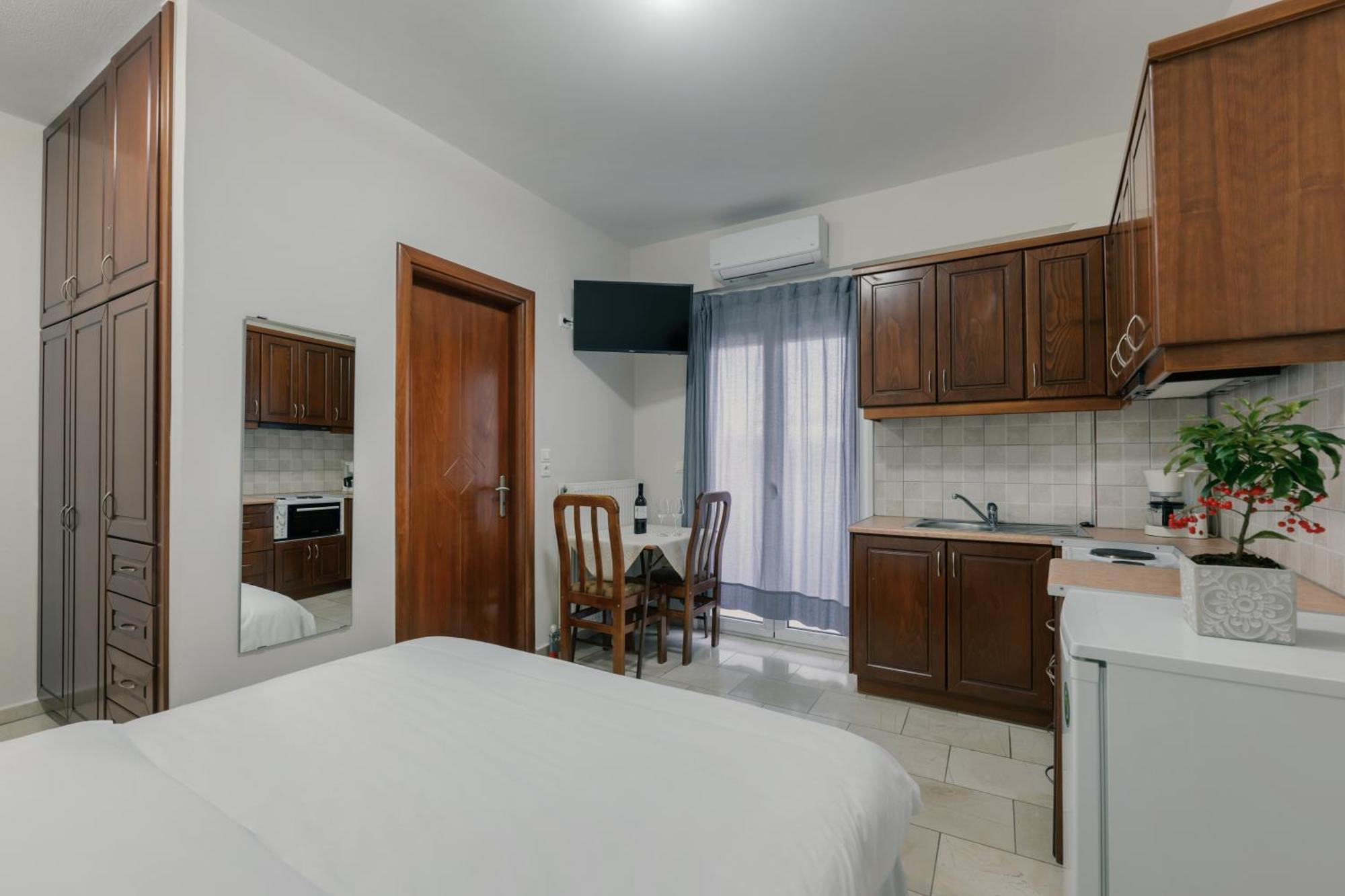 O Fotis Studios & Apartments Ioannina Exterior foto