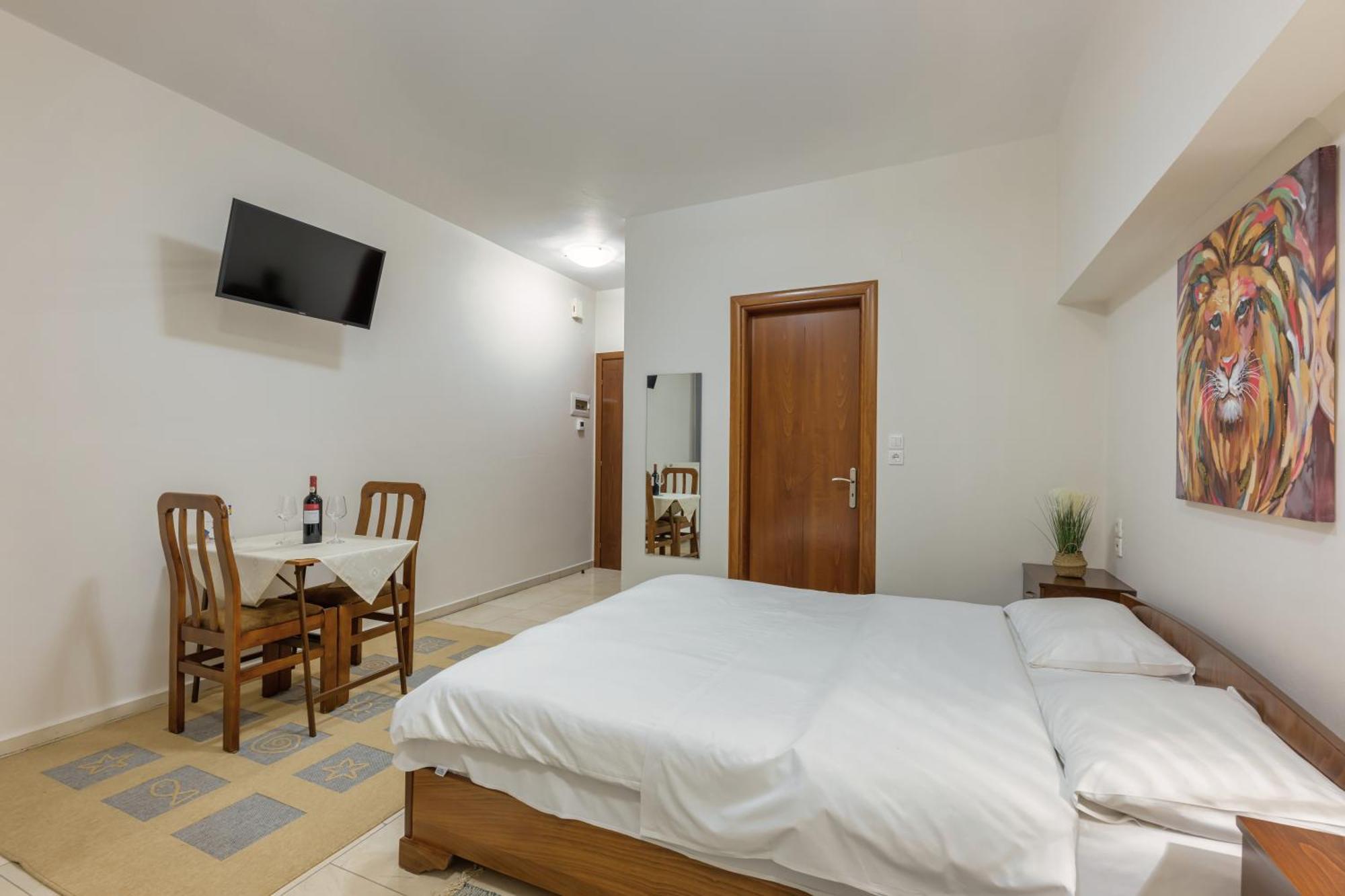 O Fotis Studios & Apartments Ioannina Exterior foto